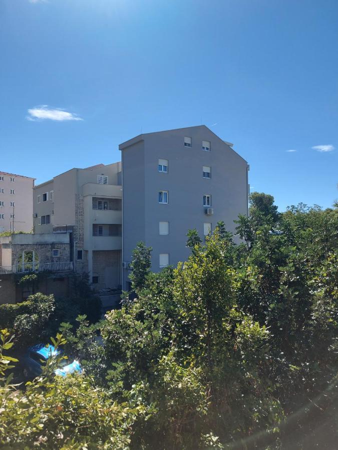 Apartments Neva Макарська Екстер'єр фото