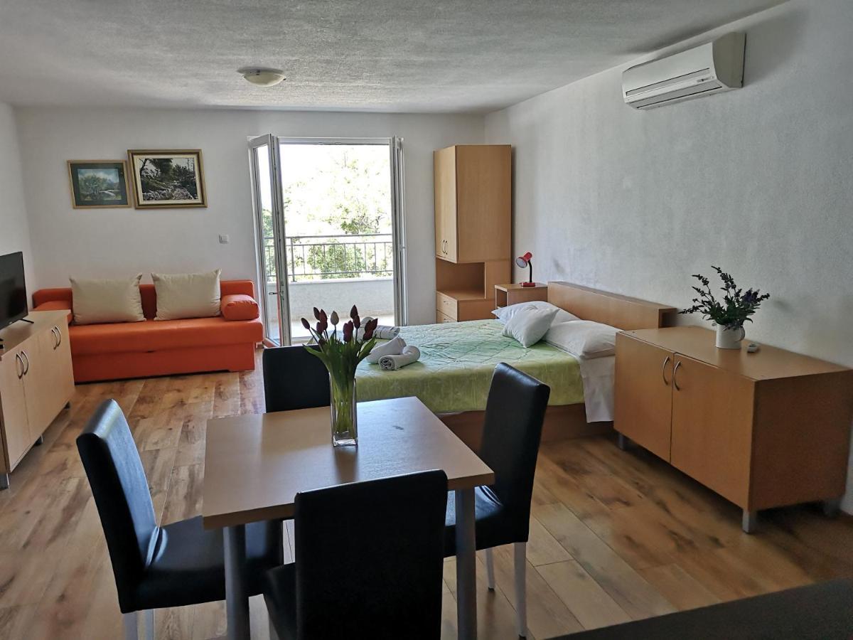 Apartments Neva Макарська Екстер'єр фото